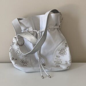 White/Cream Vintage-Like Floral Shine White Silver Drawstring Tote Purse